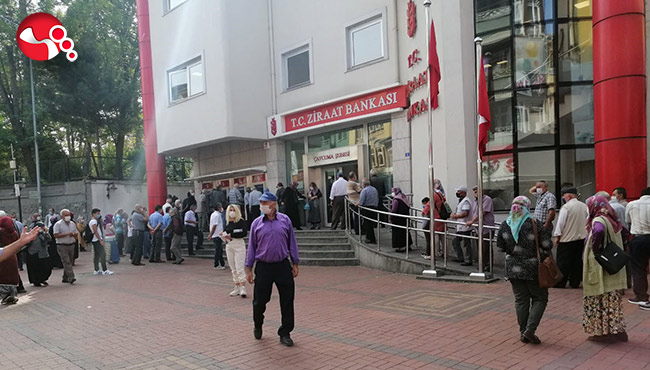 Maaş kuyruğu korona dinlemedi