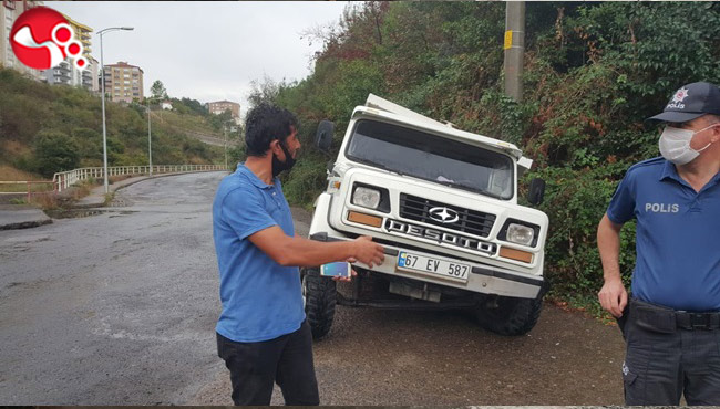 Araç çukura düştü...