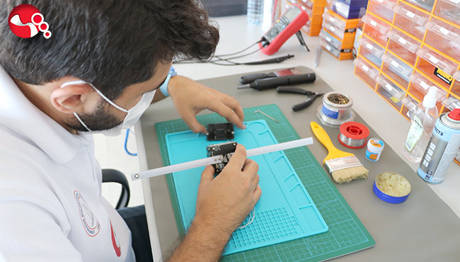 Madende ölen 263 işçiyi cep uyduda yaşattılar