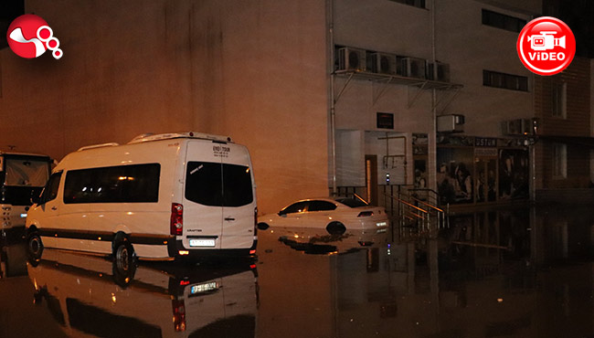 Aniden etkisini gösterdi... İşyerleri sular altında kaldı!