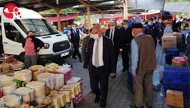 Başkan Bozkurt pazar yerini denetledi