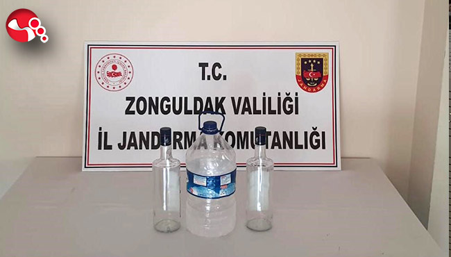 Sahte içki yaparken yakalandı...