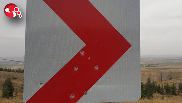 Trafik Levhasını atış poligonuna çevirdiler