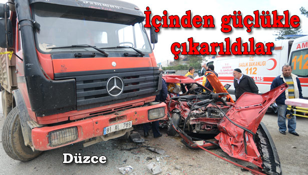 DÜZCE'DE TRAFİK KAZASI: 2 YARALI