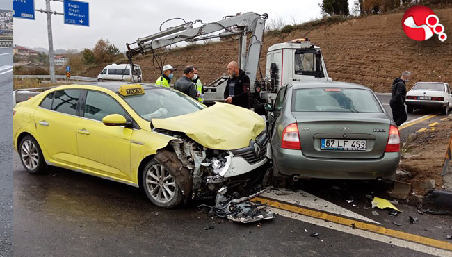 Kavşakta çarpıştılar! Yaralılar var…