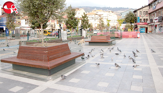 Bank ve oturaklar kaldırıldı