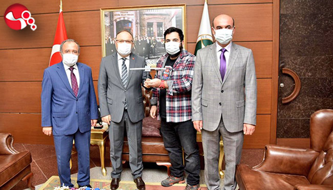 Türkiye’nin İlk Cep Uydusunun Maketini takdim ettiler