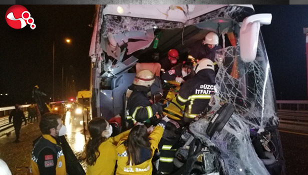 Feci kaza... 1'i ağır,çok sayıda yaralı var...