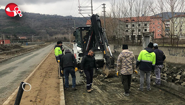 Ağır Tonajlı Araçlar yeni yapılan yolu çökertti...