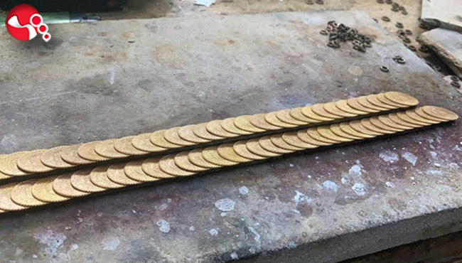 Altınların gramlarıyla oynamak için atölye kurmuşlar