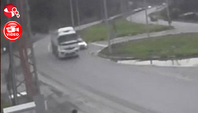 Aydınlatma direğine çarparak durabilmişti! O anlar kameralara yansıdı...