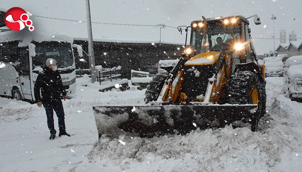 Ereğli Belediyesi sahada karla mücadele ediyor...
