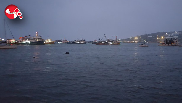 Tekneler askeri limana sığındı!..