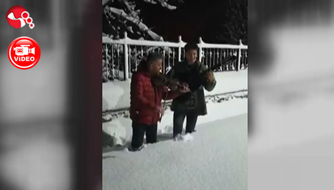 Karda mini konser...