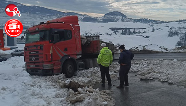 TIR'ın imdadına Polis Ekipleri yetişti