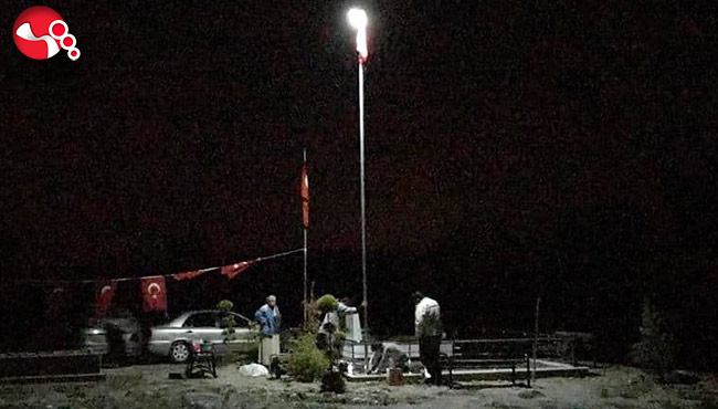 Şehidin babası istedi, oğlunun kabri aydınlatıldı
