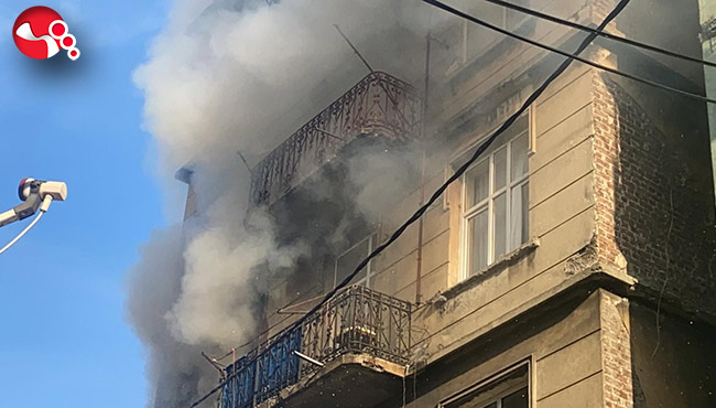 5 katlı apartmanın 3. katında yangın çıktı