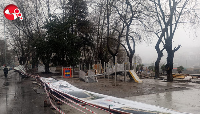 Reklam Panoları devrildi