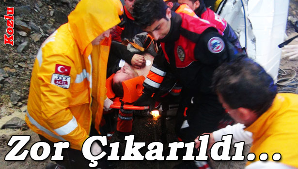 MİNİBÜSÜN İÇİNDEN GÜÇLÜKLE KURTARILDI