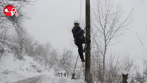 Elektrik kesintilerini gidermek için uzman ekiplerle sahadalar