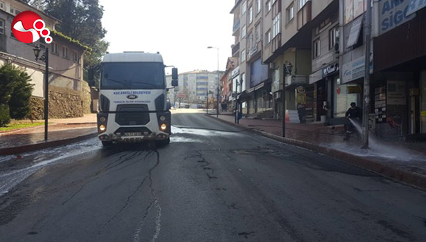 Sokaklar ve işyeri önleri yıkanıyor