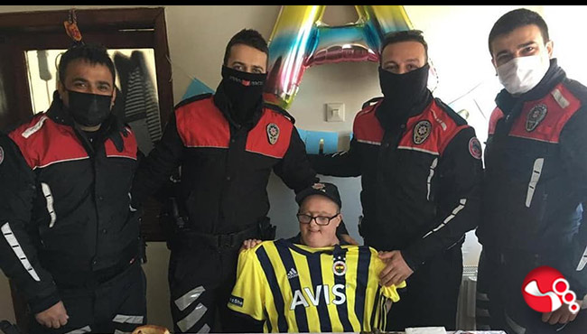 Polisten down sendromlu Altan’a doğum günü sürprizi