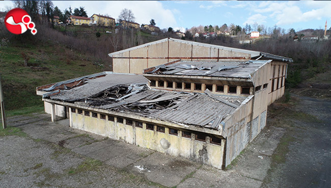 Metruk bina tehlike saçıyor