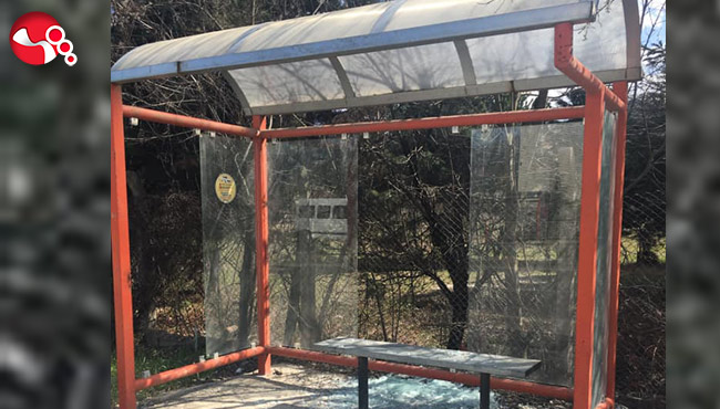 Devrek'te yolcu bekleme durağına zarar verildi