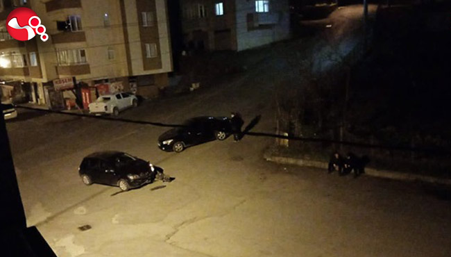 Otomobiller çarpıştı...