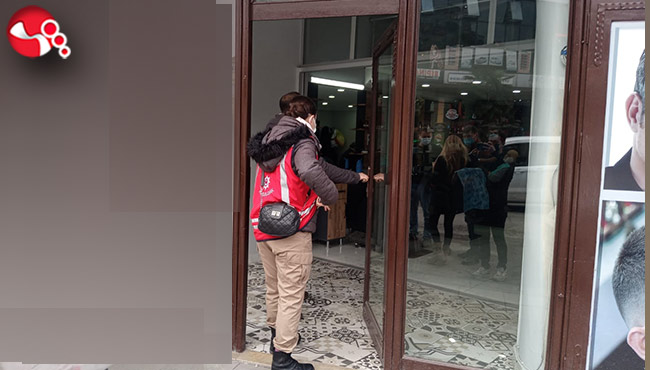 Polis Ekiplerinden maske ve mesafe denetimi