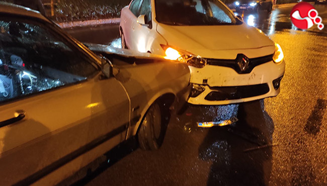 Otomobiller çarpıştı!..