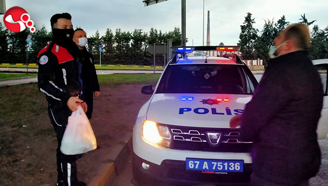 Polis ve bekçilere sıcak ikramda bulundu