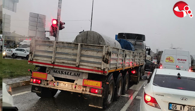 DİKKAT!.. O yol çöktü...