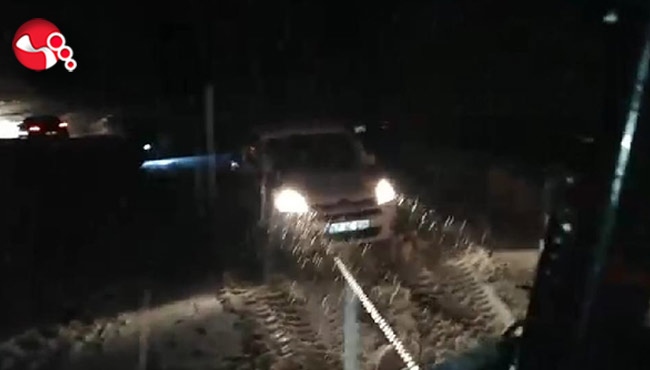 Köy yolunda mahsur kaldılar