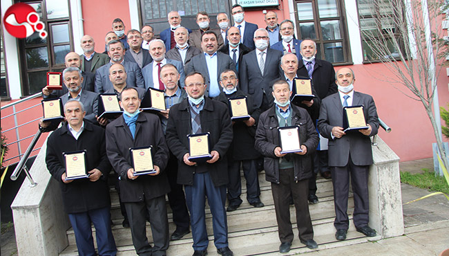 Emekli olan Din Görevlilerine plaket verildi