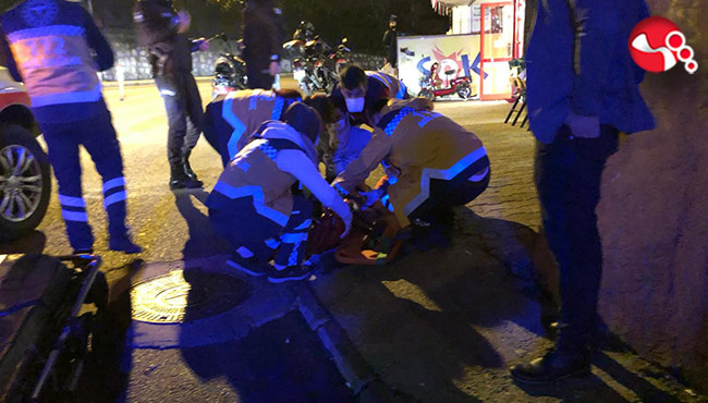 Başında şişe kırdı