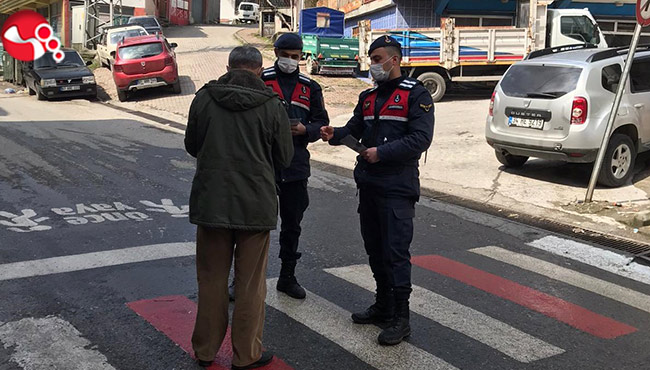 Jandarma, sürücüleri hem uyarıyor hem bilgilendiriyor