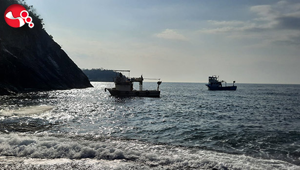 100 metreden denize uçan araç kıyıya çıkarıldı