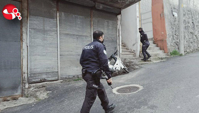 Elinde bıçakla dolaşıyordu!..