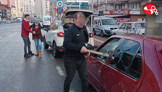 Damadının arabasını parçaladı...
