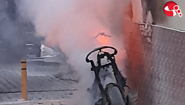 Elektrikli motosiklet alevlere teslim...