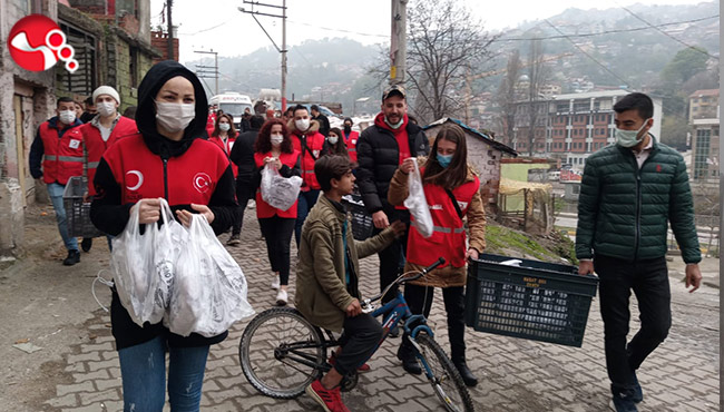 Ücretsiz pide dağıttılar