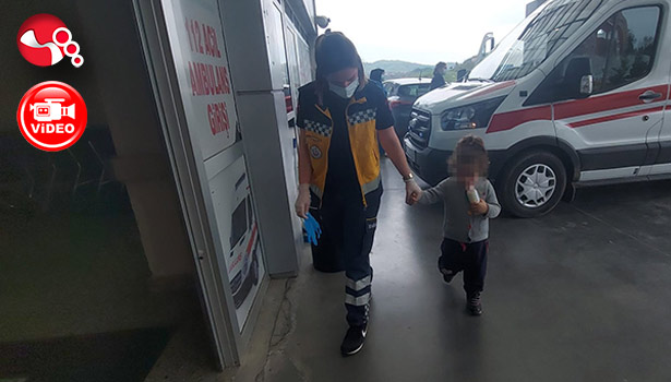 Biberonunu ve hemşire ablasının elini bırakmadı!!!