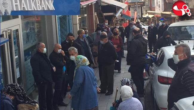 Kısıtlamanın ardından uzun kuyruklar...