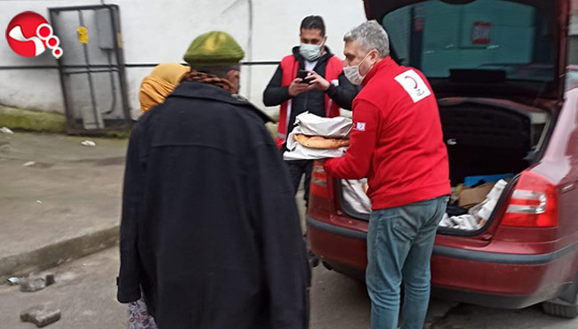 İhtiyaç sahiplerine pide yardımı