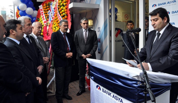 PROTOKOL BANKA AÇILIŞINA KATILDI...