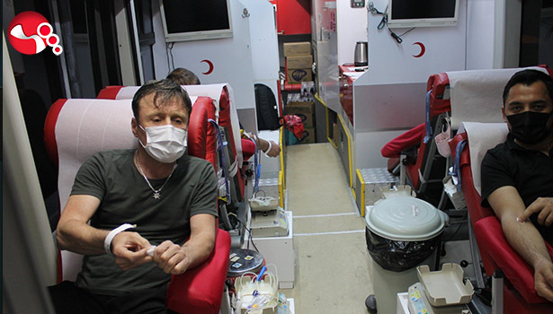 Gazeteciler kan bağışladı