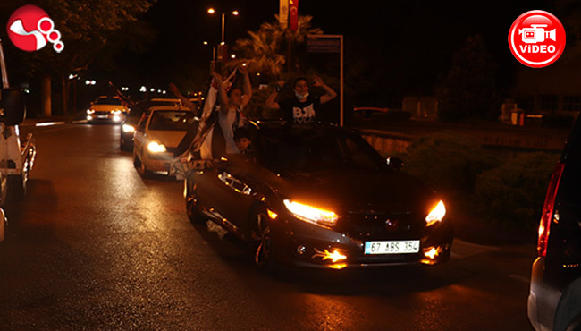 Sokaklarda Beşiktaş Şampiyonluk turları...