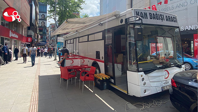 Gazipaşa Caddesinde Kan Bağışı Kampanyası