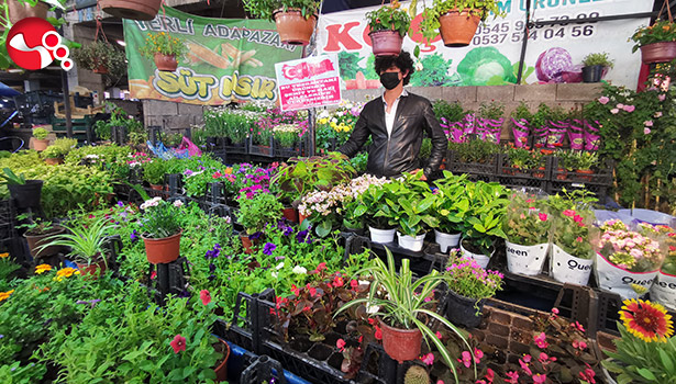 Pazar Tezgahına öyle bir yazı astı ki görenler duygusal anlar yaşadı